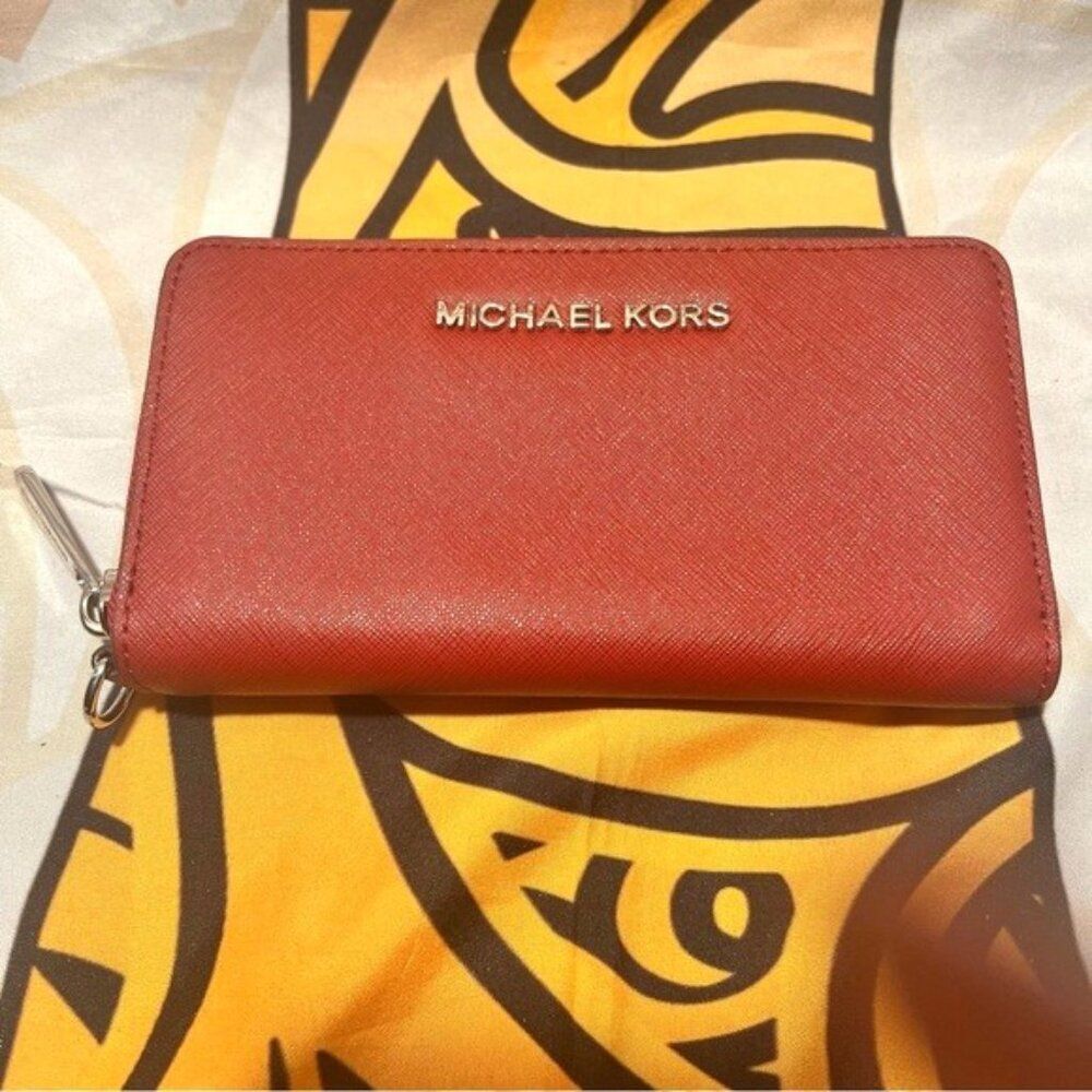 Michael Kors Jet Set Travel Continental Wallet in Scarlet